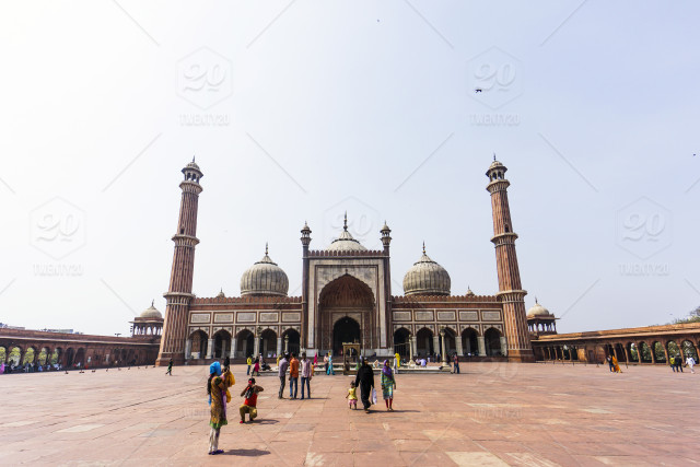 list of famous mosques/dargah in delhi